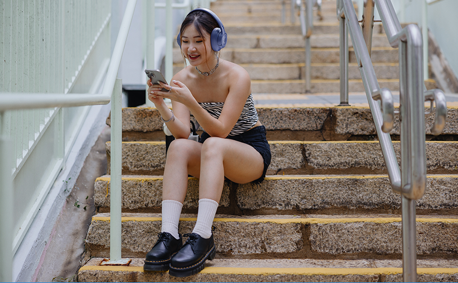 Customize your sound with the JBL Headphones App
